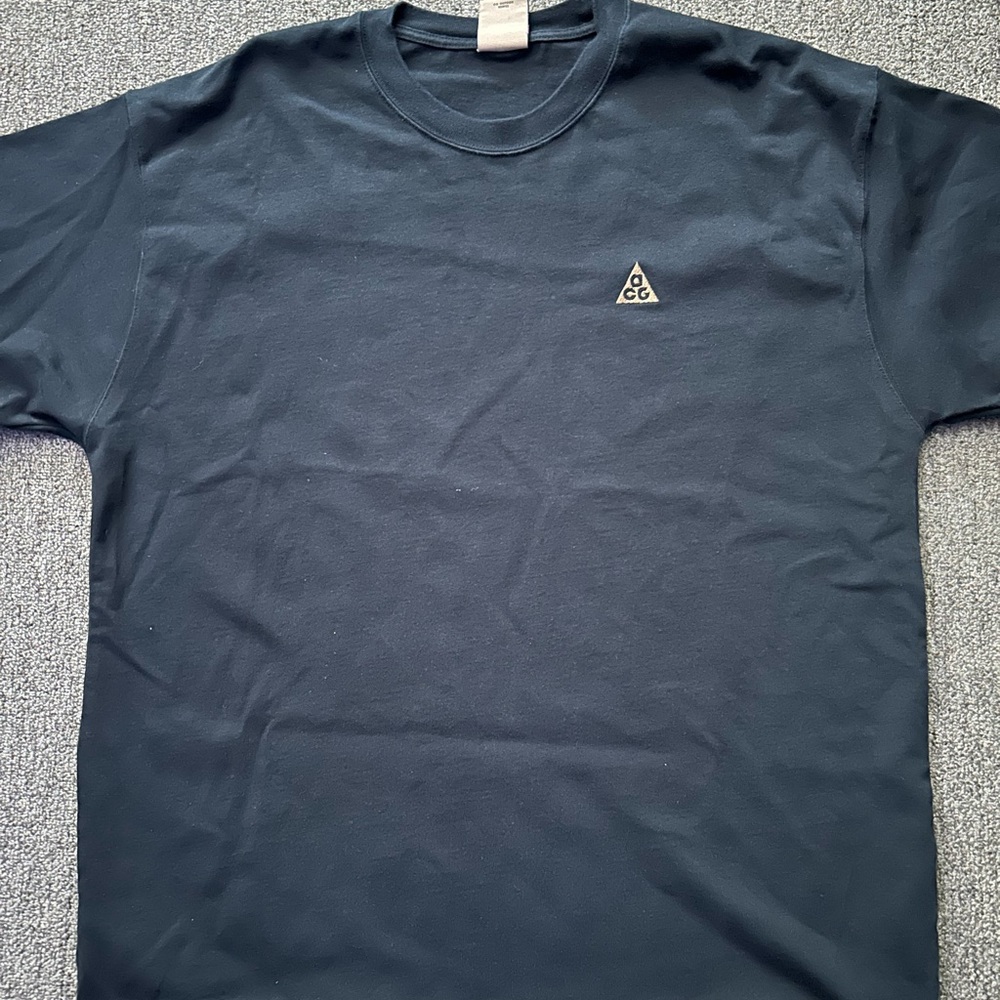 Nike ACG Men’s Tee Size XL